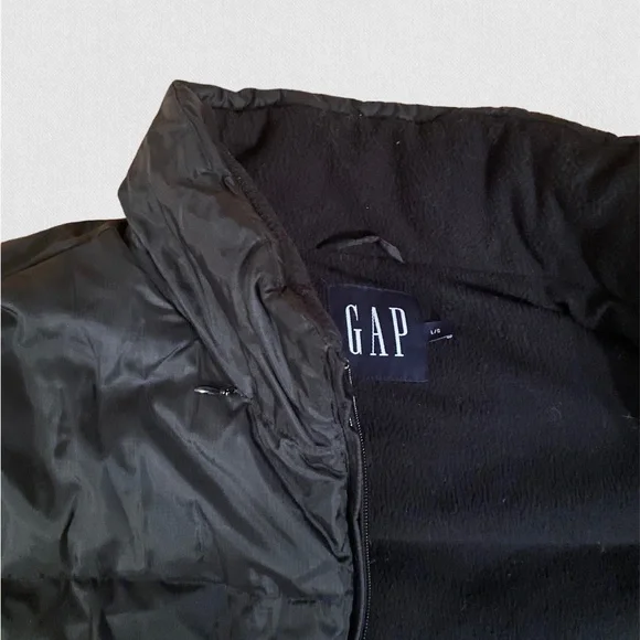 ❗️SOLD❗️Gap Puffer Vest - Picture 2 of 3